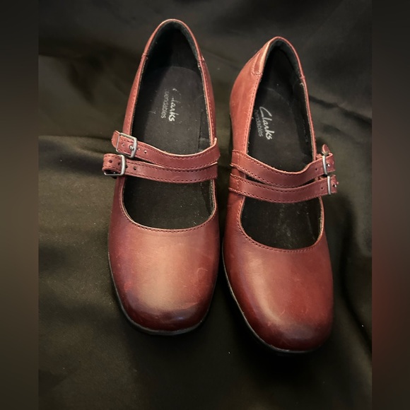Clarks Bendables Raisin Purple Brown Leather Mary Jane Heels Shoes size 6 - Picture 2 of 10